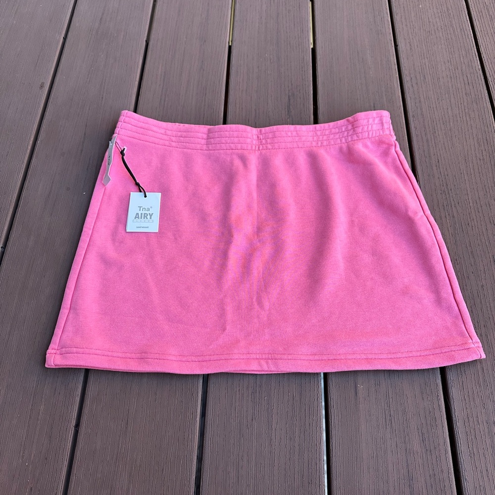 NWT TNA airy fleece pink skirt size large